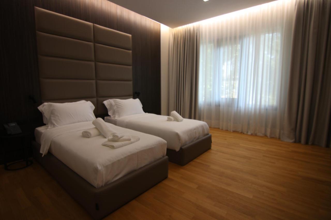 Boutique Hotel Adelar Tirana Kültér fotó