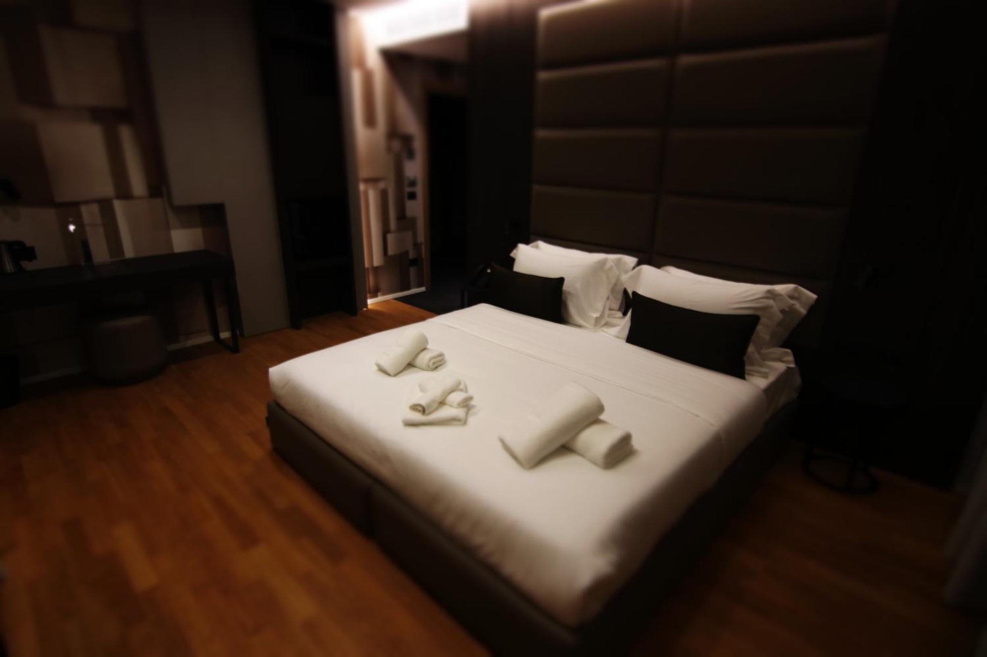 Boutique Hotel Adelar Tirana Kültér fotó