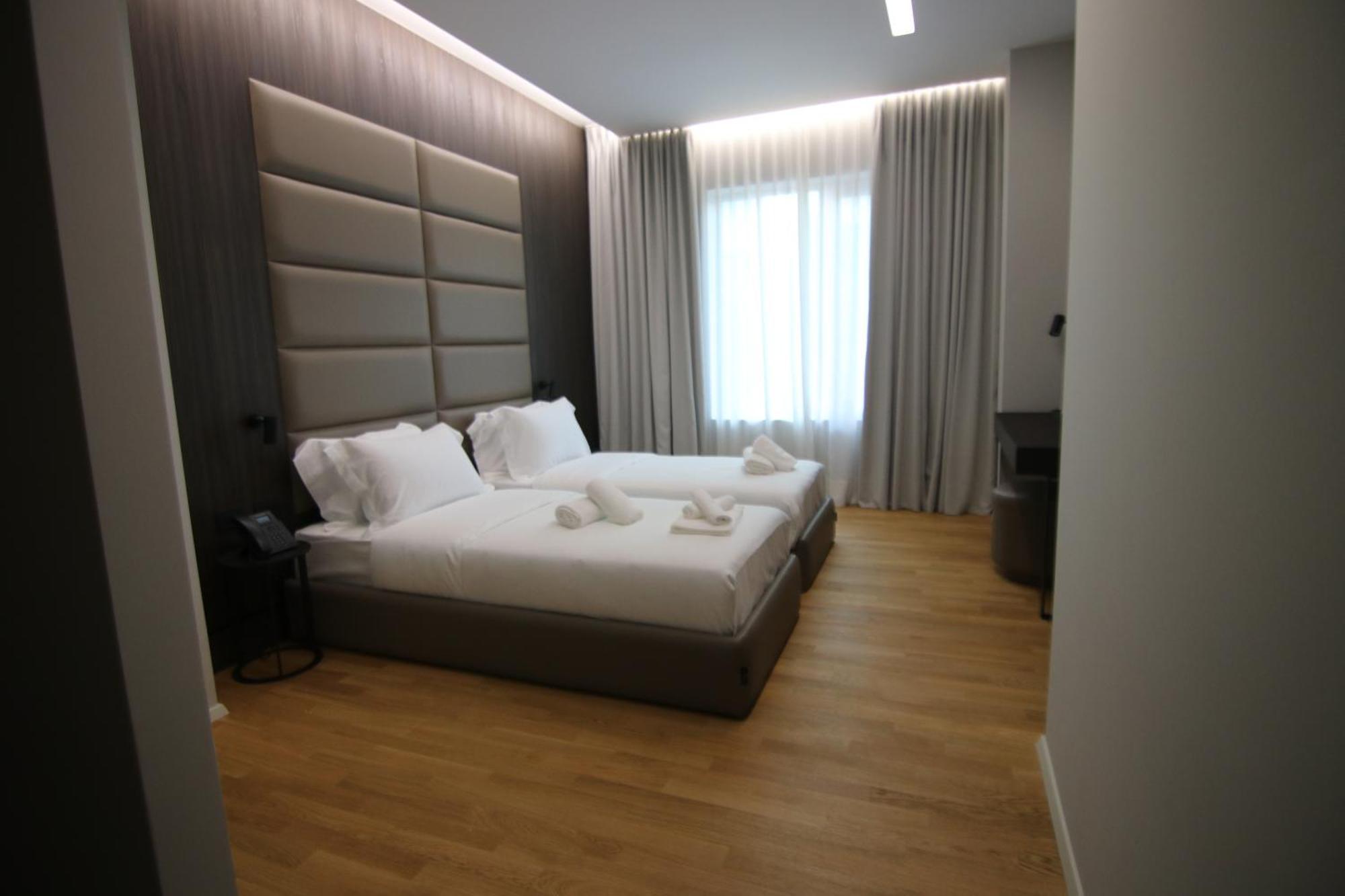 Boutique Hotel Adelar Tirana Kültér fotó