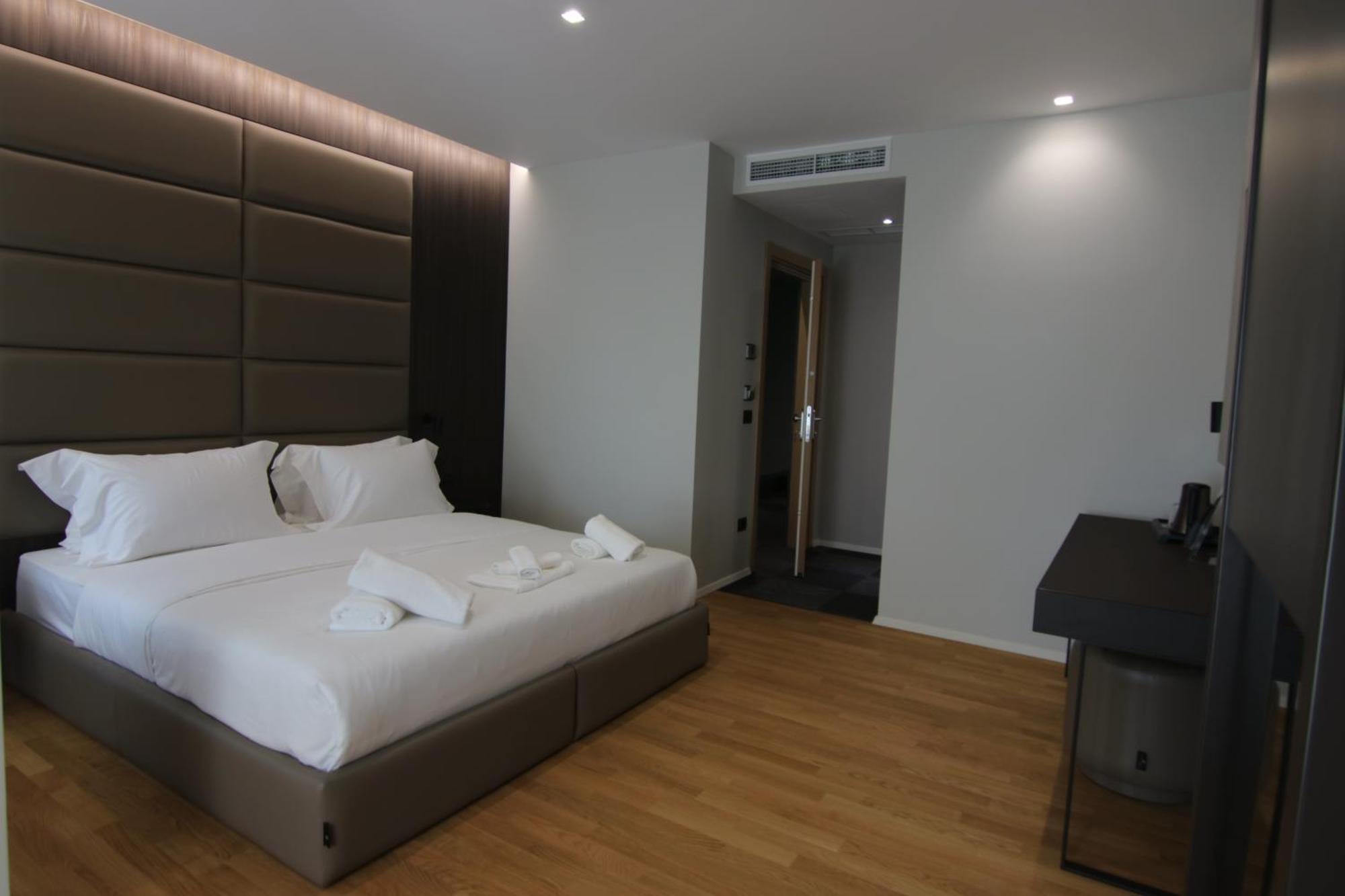 Boutique Hotel Adelar Tirana Kültér fotó