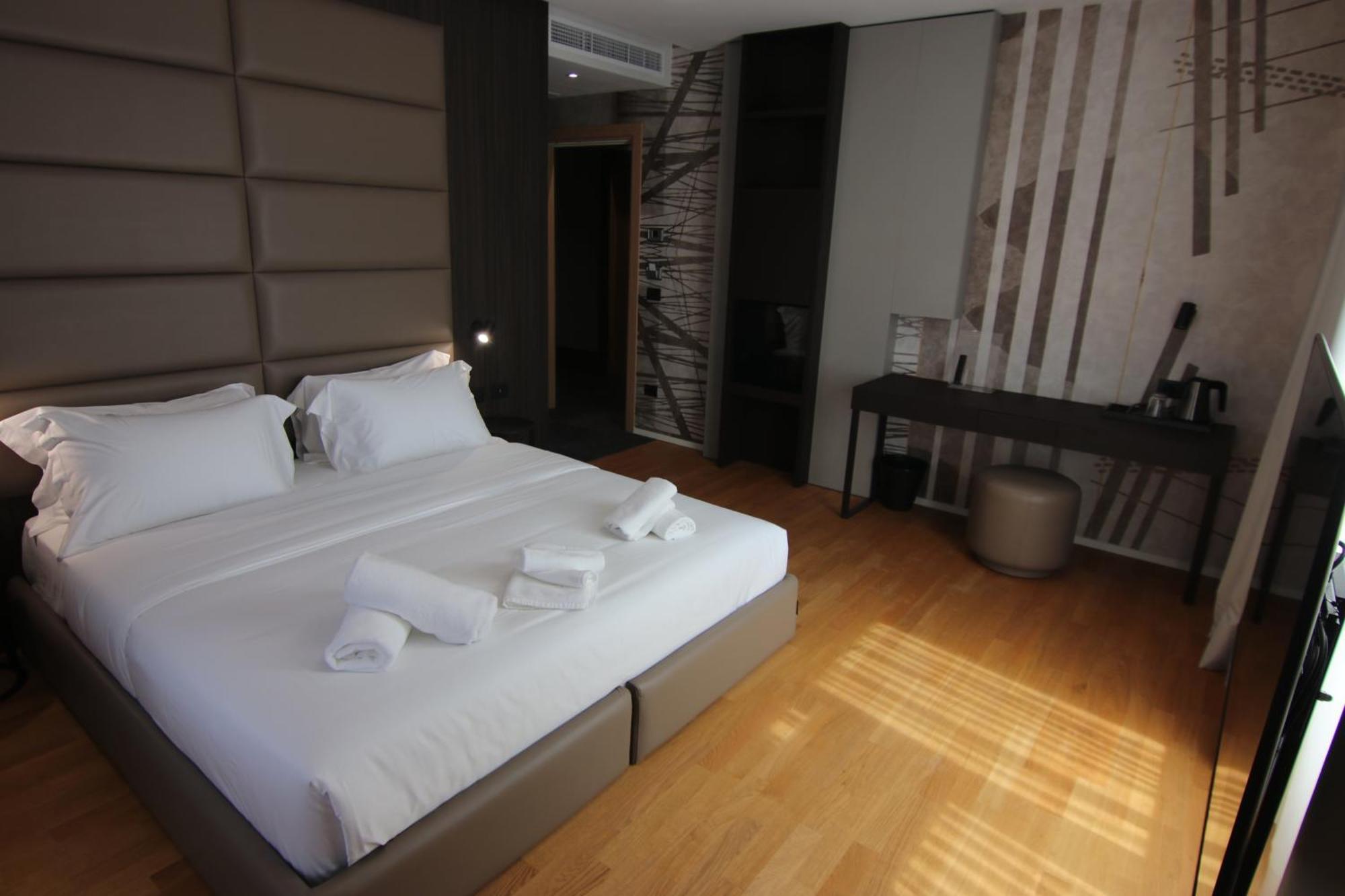 Boutique Hotel Adelar Tirana Kültér fotó