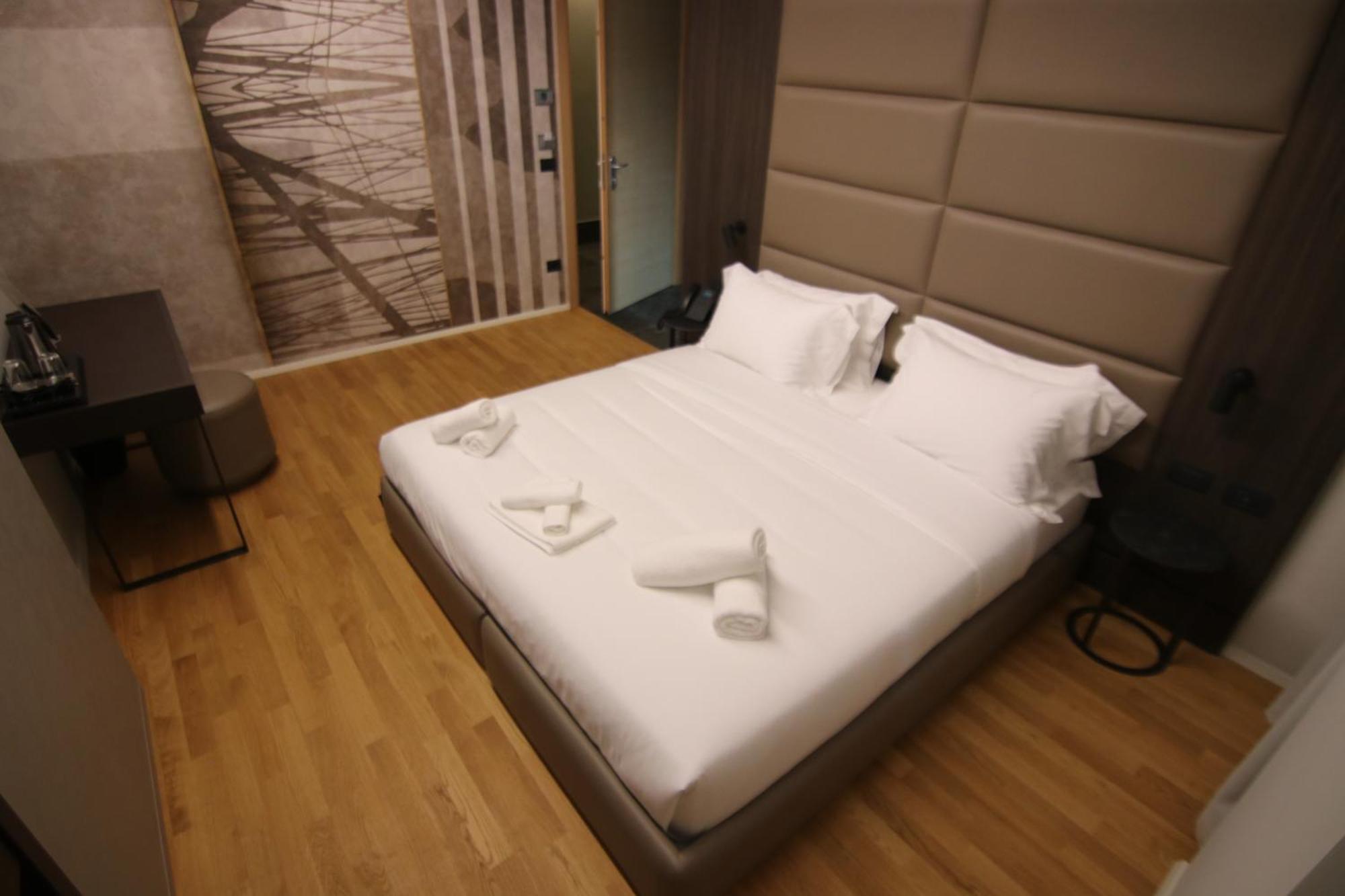 Boutique Hotel Adelar Tirana Kültér fotó