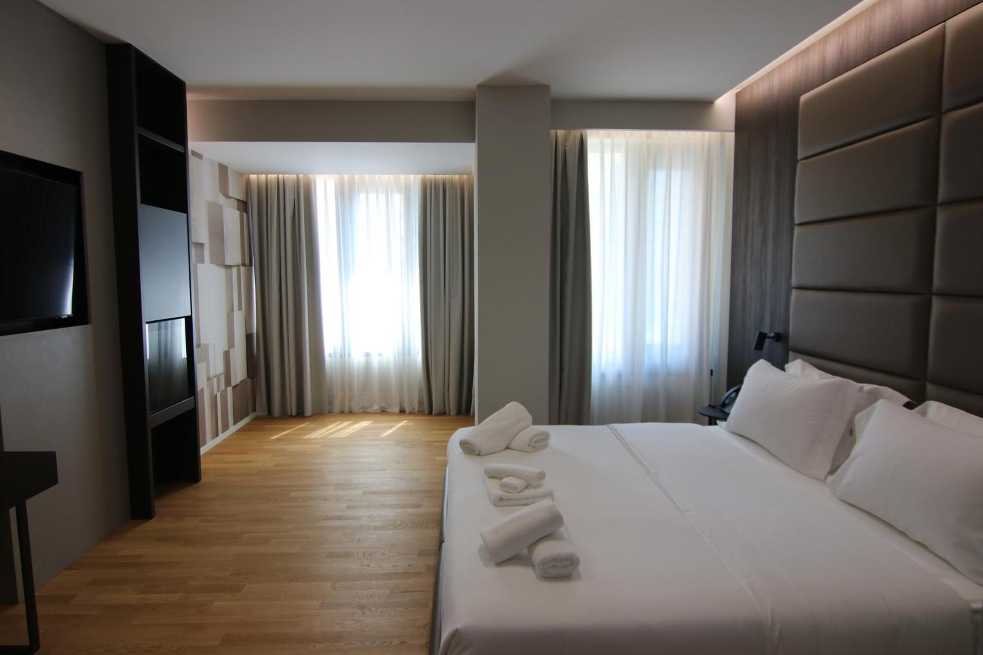 Boutique Hotel Adelar Tirana Kültér fotó