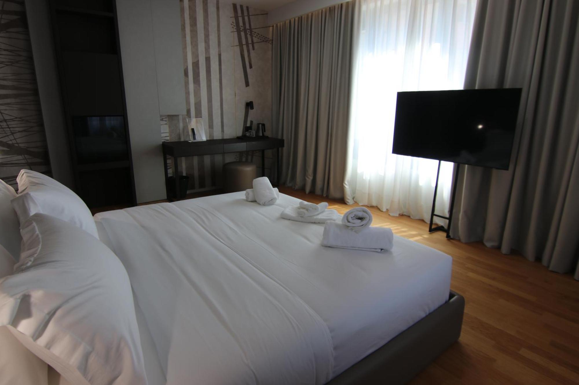 Boutique Hotel Adelar Tirana Kültér fotó
