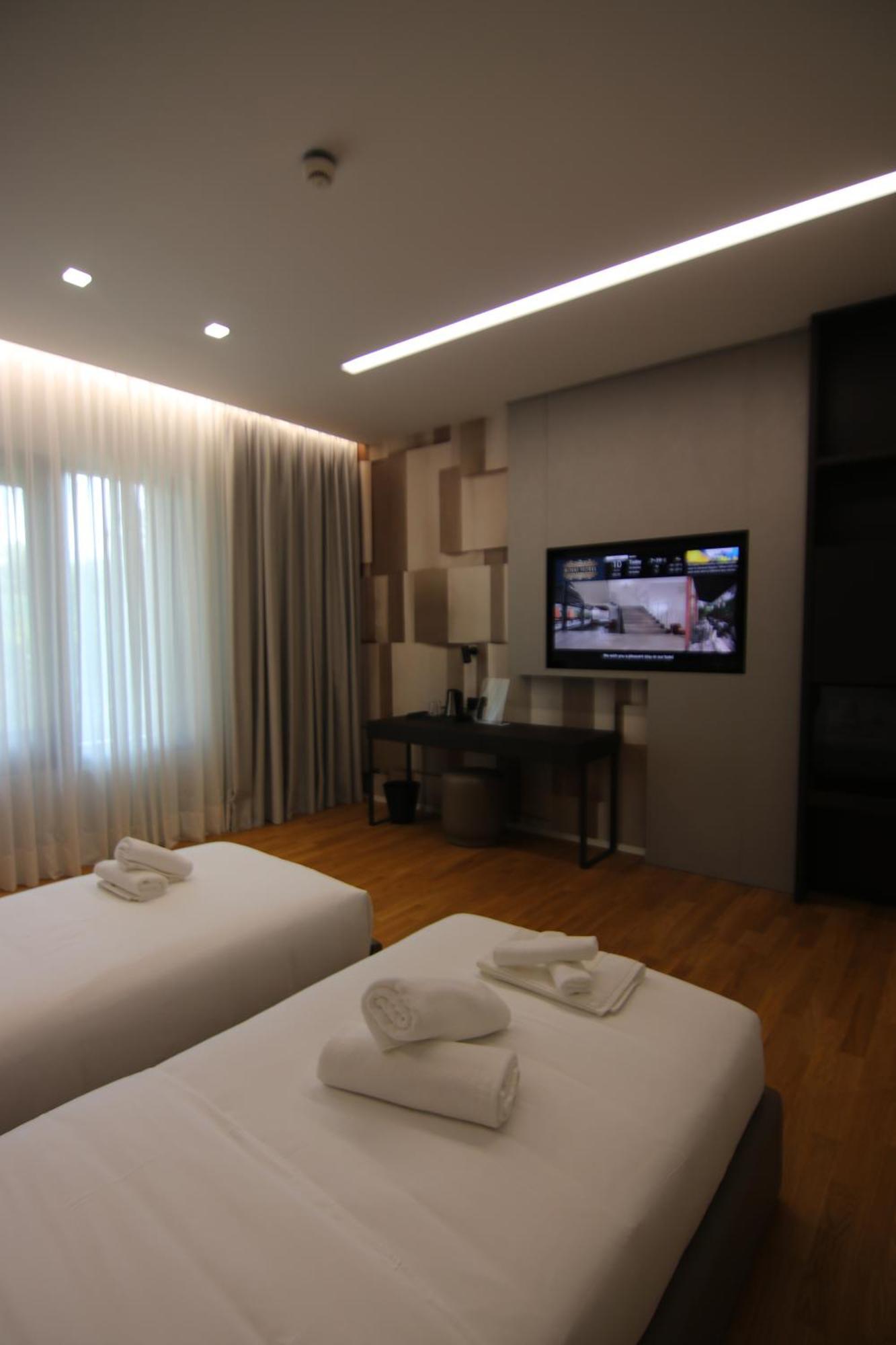 Boutique Hotel Adelar Tirana Kültér fotó
